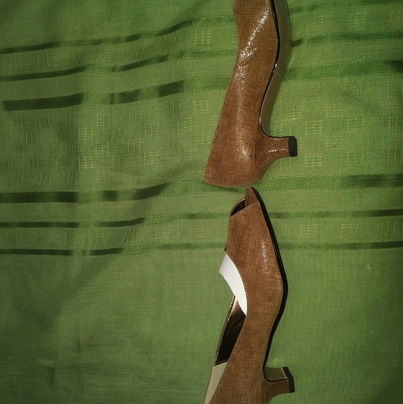 J. Renee Posh Linen Brown Peep Toe Pump - Picture 5 of 7